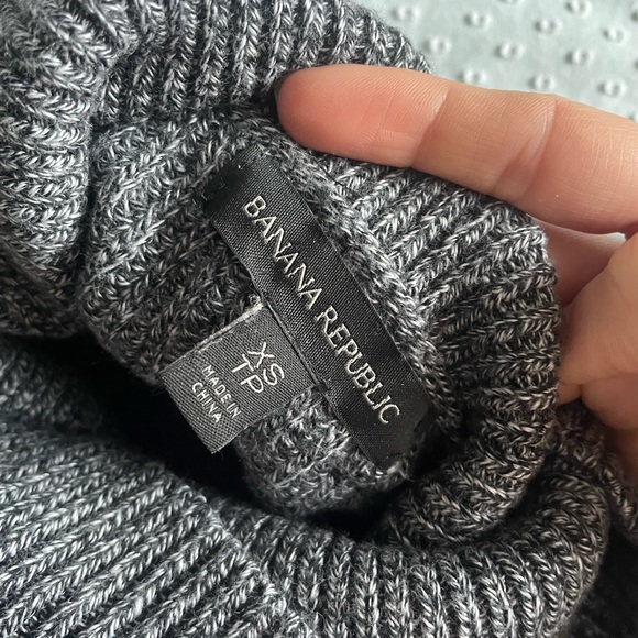 Banana Republic sleeveless knit turtleneck - Picture 3 of 4